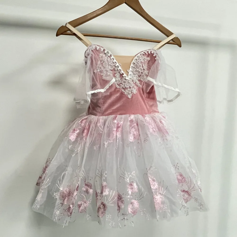 Pink embroidery lace Ballerina giselle ballet dress professional romantic Tutu Tulle Skirt costume Adults Child Girls Kids Women
Pink embroidery lace Ballerina giselle ballet dress professional romantic Tutu Tulle Skirt costume Adults Child Girls Kids Women