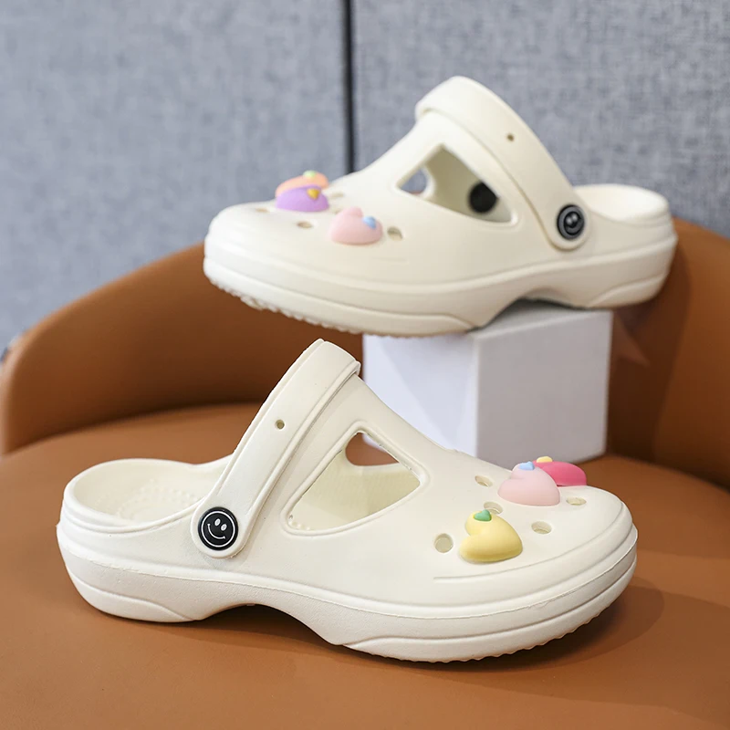 A pair of children's soft shoes suitable for all seasons, lightweight, durable and featuring cute shoe holes, ZZ-220-DS16.
A pair of children's soft shoes suitable for all seasons, lightweight, durable and featuring cute shoe holes, ZZ-220-DS16.