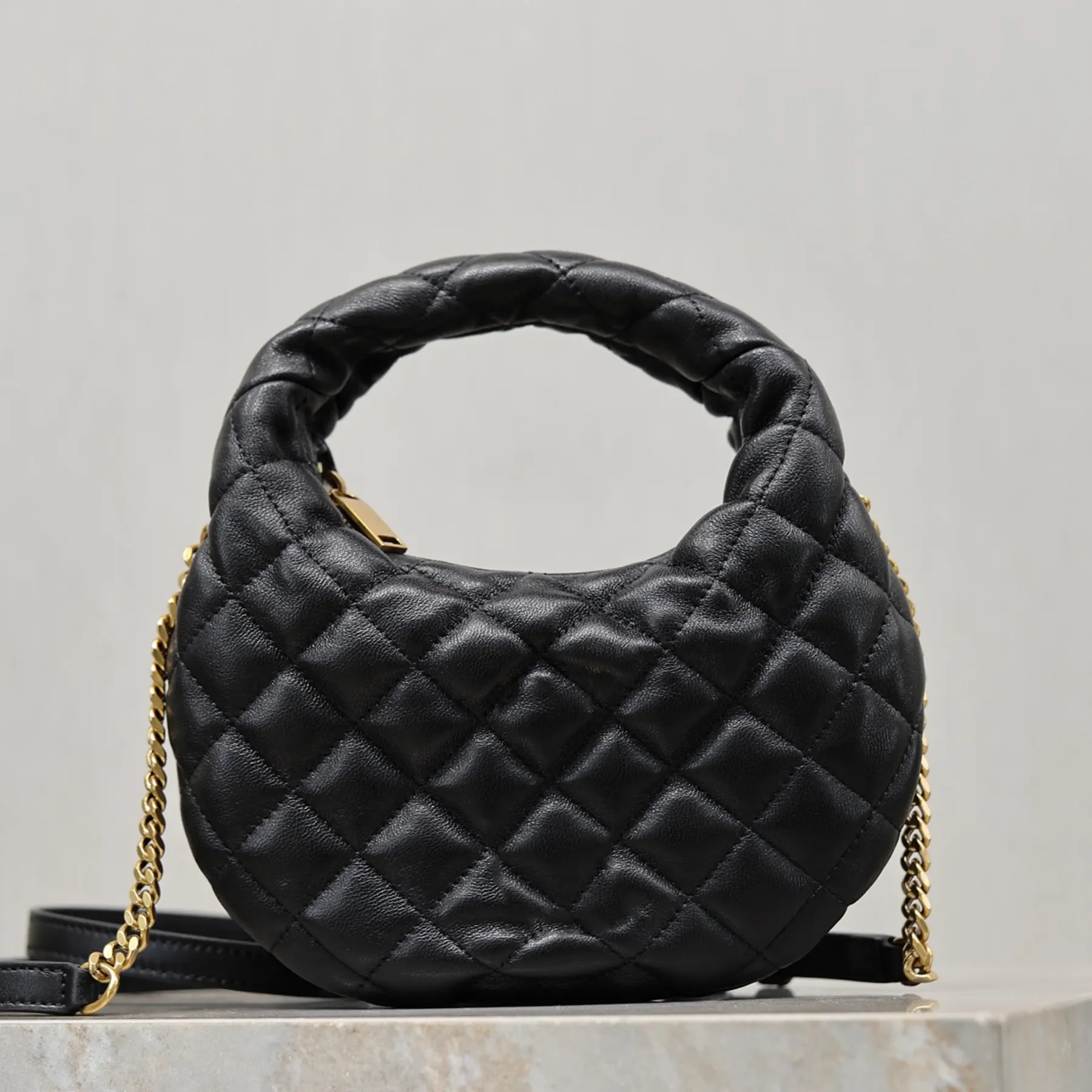 New 10A Icarino Mini In Nappa Shoulder Bag Luxury Designer Soft Genuine Leather Crossbody Bag Gold Hardware Clutch Bag Zip Closu
New 10A Icarino Mini In Nappa Shoulder Bag Luxury Designer Soft Genuine Leather Crossbody Bag Gold Hardware Clutch Bag Zip Closu