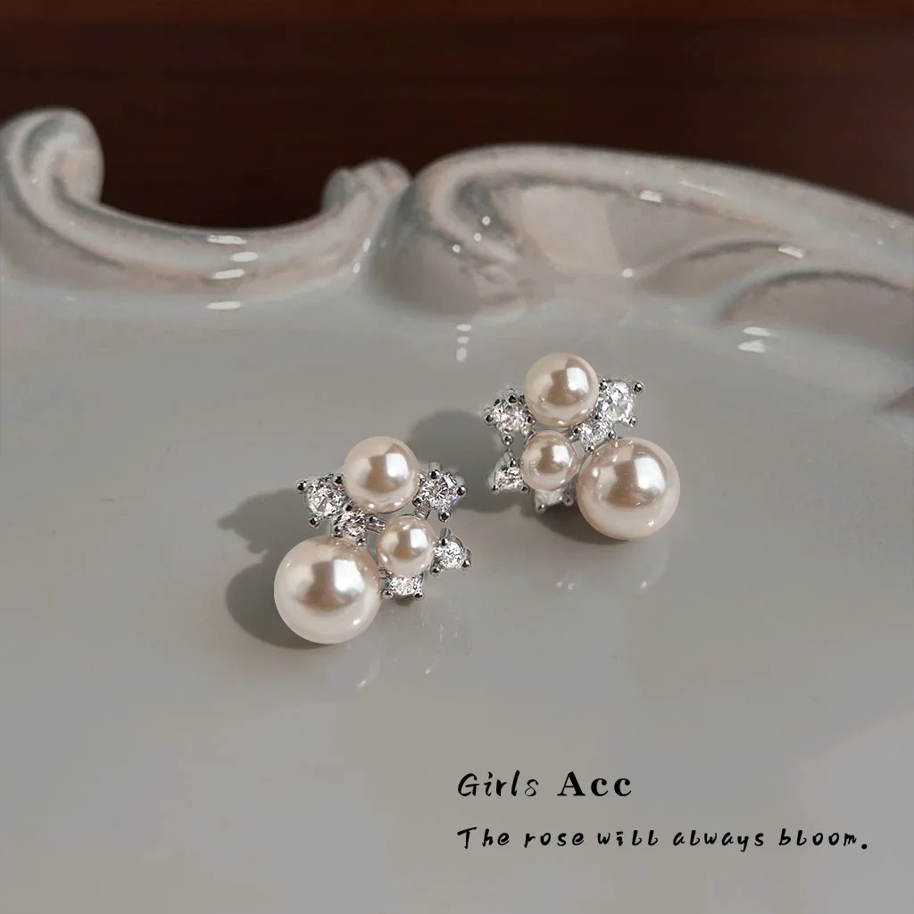 Luxury French Manta Rose Pearl Stud Earrings Handmade Slightly Inlaid Zircon Fashionable Elegant Women Jewelry High-End Gift
Luxury French Manta Rose Pearl Stud Earrings Handmade Slightly Inlaid Zircon Fashionable Elegant Women Jewelry High-End Gift