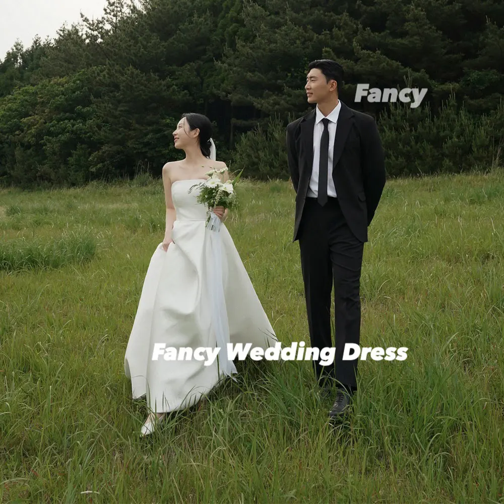 Fancy Simple Strapless Korea Wedding Dress A Line Soft Satin Bridal Gown Back Corset Sleeveless Formal Dresses Customized
Fancy Simple Strapless Korea Wedding Dress A Line Soft Satin Bridal Gown Back Corset Sleeveless Formal Dresses Customized