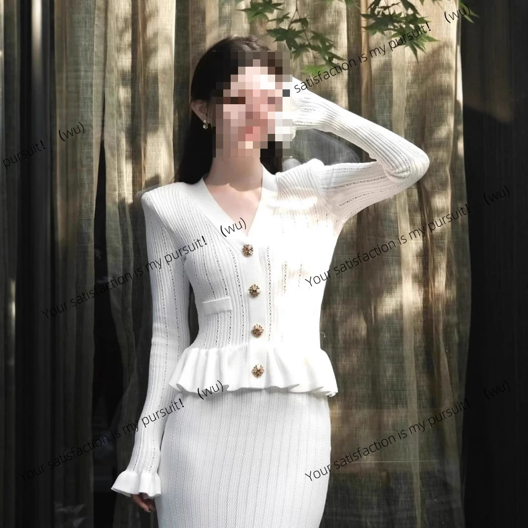 Autumn new women's clothing gentle sister style sexy hollow sweater knitted long dress long sleeve V neck fishtail dress
Autumn new women's clothing gentle sister style sexy hollow sweater knitted long dress long sleeve V neck fishtail dress