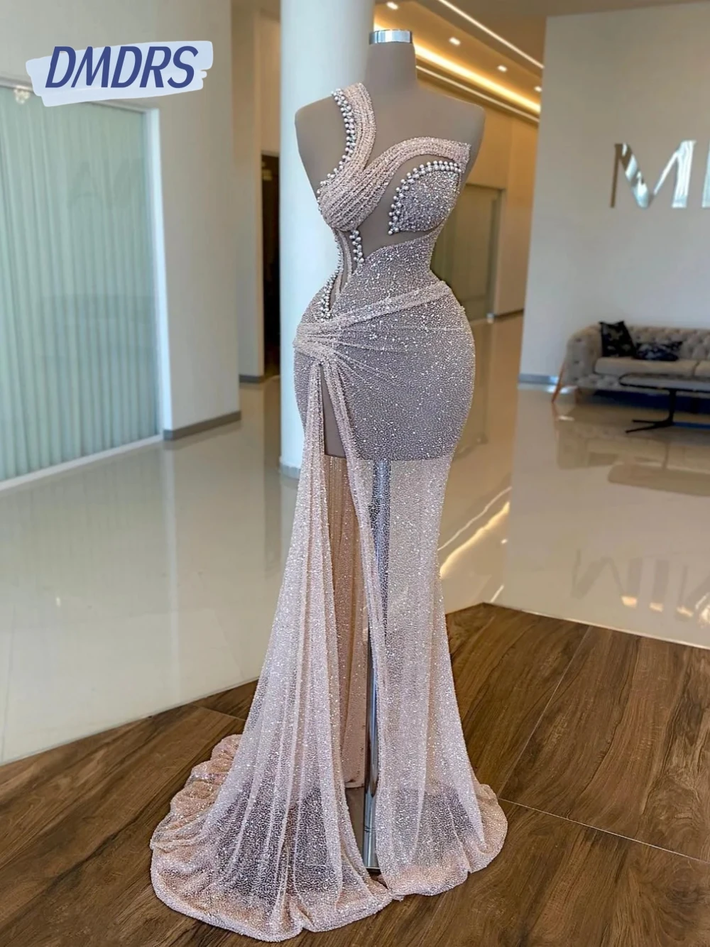 See Through Sexy High Slit Evening Dress Exclusive Pearls Shimmering Cut Out Women Prom Wear Customized Stunning Cocktail Gown
See Through Sexy High Slit Evening Dress Exclusive Pearls Shimmering Cut Out Women Prom Wear Customized Stunning Cocktail Gown