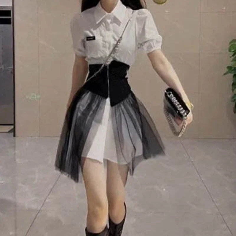 Long lapel slim waist mesh and asymmetric shirt skirt Two-piece dress is fashionable, western-style
Long lapel slim waist mesh and asymmetric shirt skirt Two-piece dress is fashionable, western-style