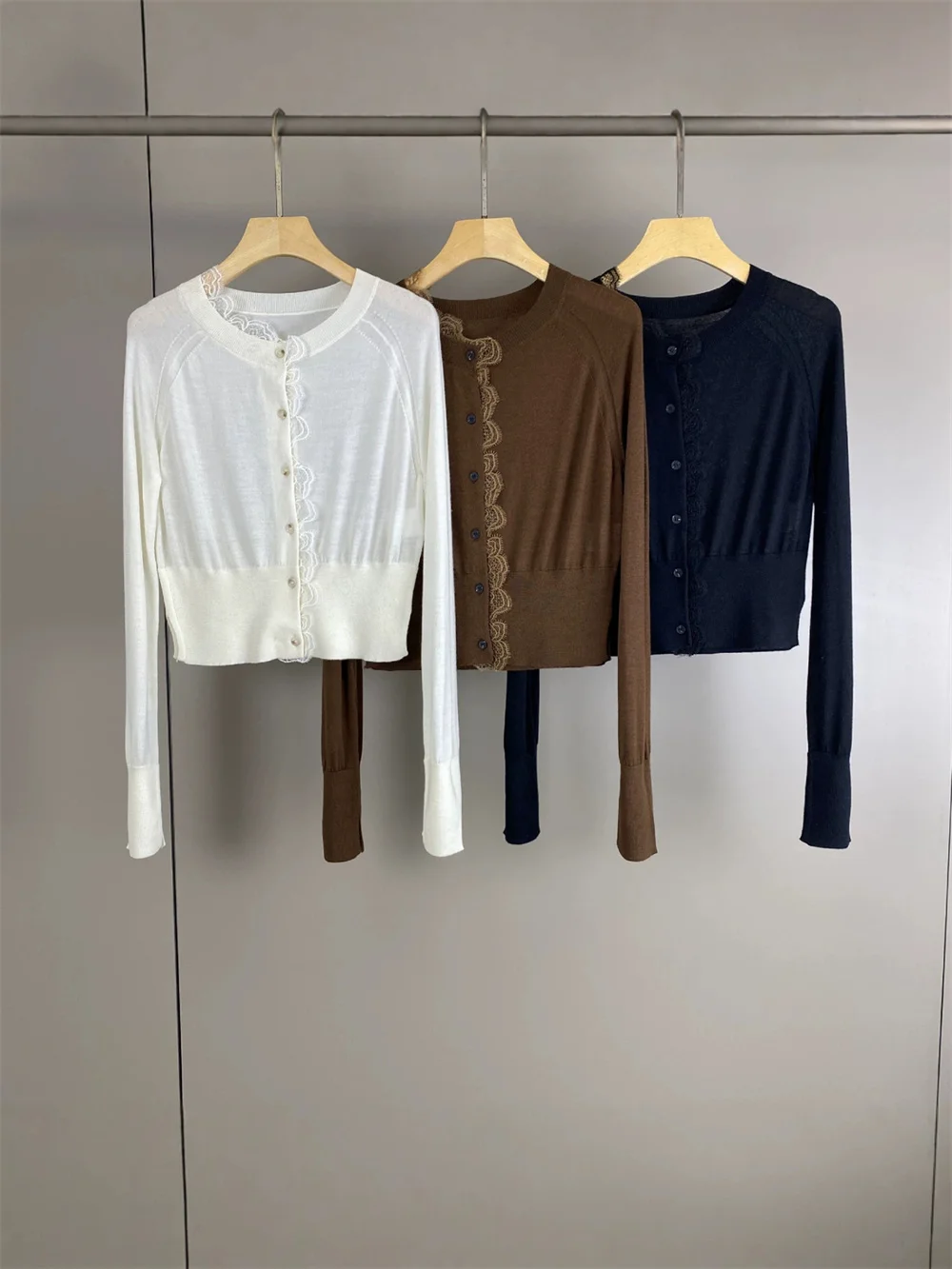 Wool Lace Knit Cardigan Stylish Commuter Versatile Long Sleeve Top
Wool Lace Knit Cardigan Stylish Commuter Versatile Long Sleeve Top