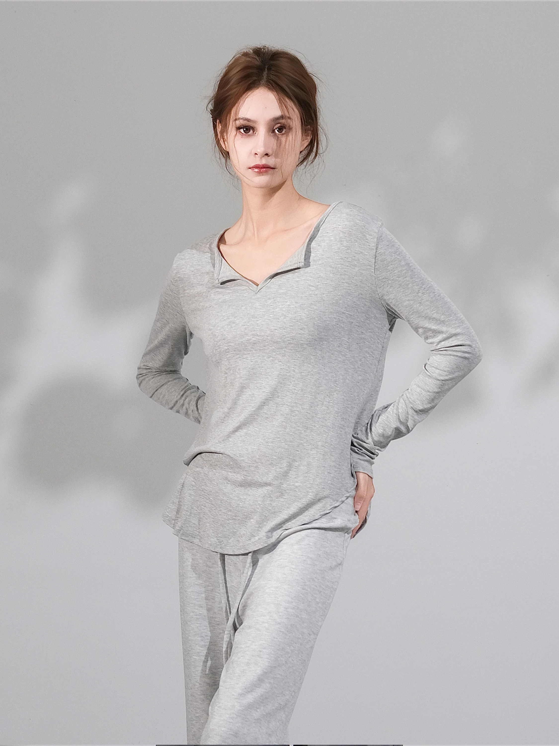 Свободная женская футболка с длинным рукавом и V-образным вырезом, удобная, модная, из смесового хлопка, для девушек, с коротким рукавом, на пуговицах
Свободная женская футболка с длинным рукавом и V-образным вырезом, удобная, модная, из смесового хлопка, для девушек, с коротким рукавом, на пуговицах