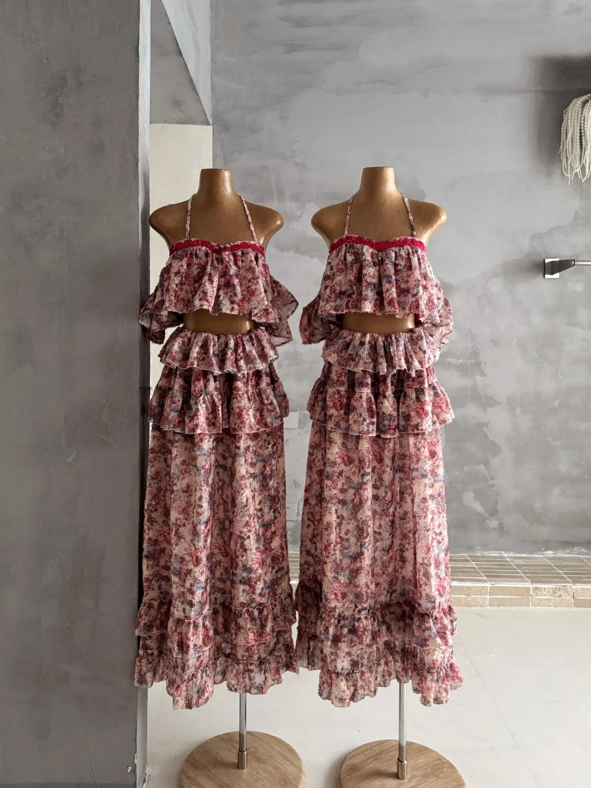 Pure Desire Sexy Floral Short Neck Hanging Top Women's Summer Holiday Style Skirt Set Casual Fashionable Sleeveless Dress
Pure Desire Sexy Floral Short Neck Hanging Top Women's Summer Holiday Style Skirt Set Casual Fashionable Sleeveless Dress