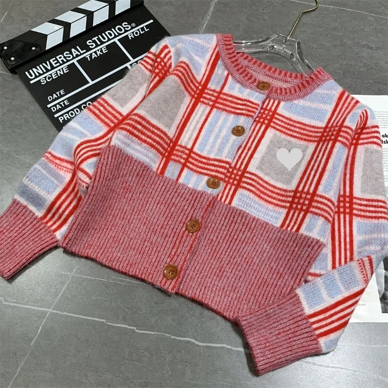 Luxury Designer Autumn Winter Clothes Women 2023 Classical Vintage Red Plaid Top Mujer Knitted Sweater Cardigans Para Mujer
Luxury Designer Autumn Winter Clothes Women 2023 Classical Vintage Red Plaid Top Mujer Knitted Sweater Cardigans Para Mujer