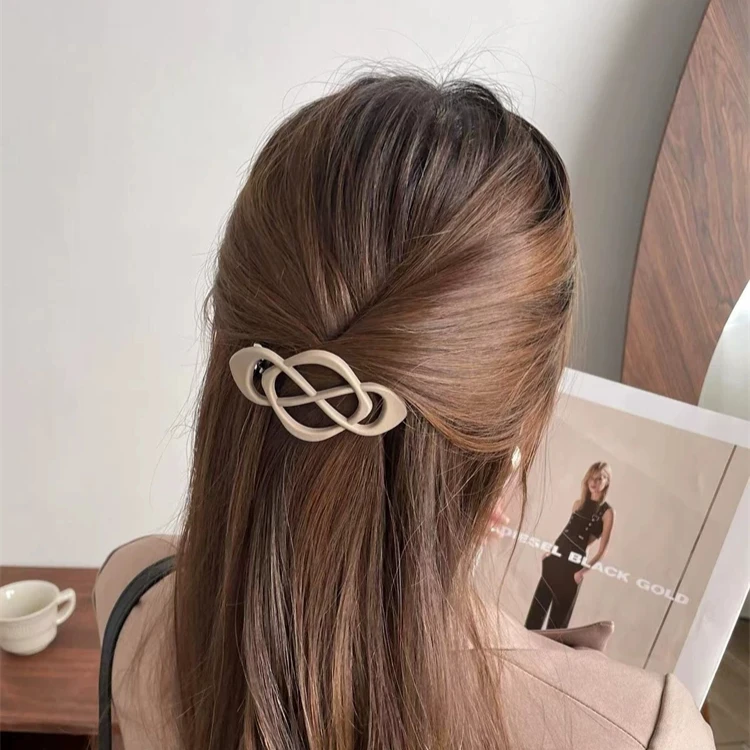 Large Metal Duckbill Spring Hair Clip for Women Cross Half Up Ponytail Korean Elegant Back of Head Bun Maker Non Slip
Large Metal Duckbill Spring Hair Clip for Women Cross Half Up Ponytail Korean Elegant Back of Head Bun Maker Non Slip