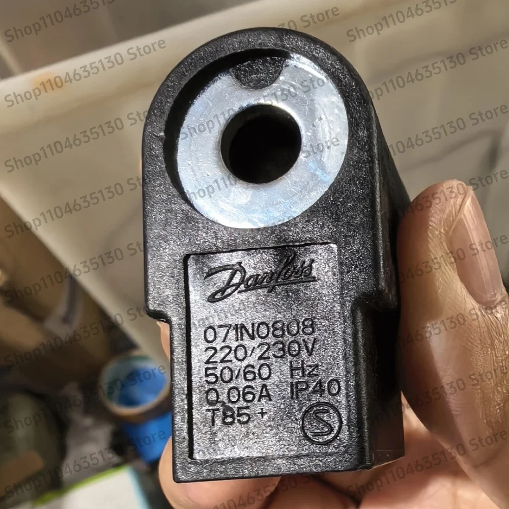 1pcs imported solenoid valve coil 071N0808 for burner, used for Danfoss oil pump coil 071N0051
1pcs imported solenoid valve coil 071N0808 for burner, used for Danfoss oil pump coil 071N0051