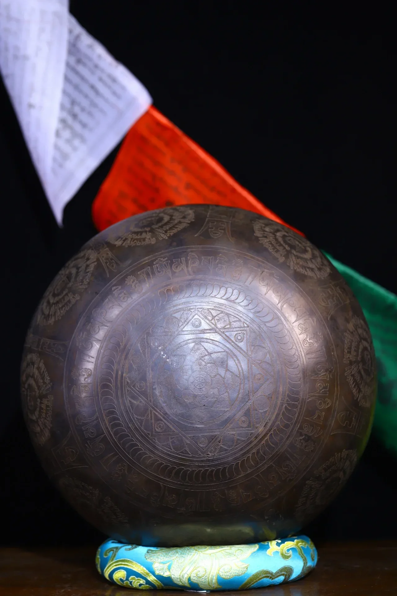 10"Tibetan Temple Collection Old Bronze Cinnabar Six Word Proverbs Manjusri Buddha Sound Bowl chanting Amulet Dharma Town House
10"Tibetan Temple Collection Old Bronze Cinnabar Six Word Proverbs Manjusri Buddha Sound Bowl chanting Amulet Dharma Town House