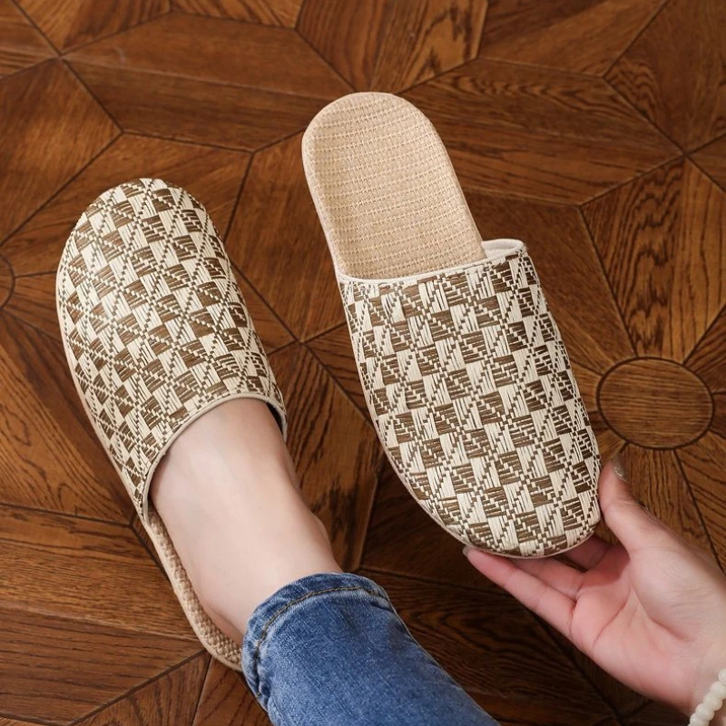 Summer Linen Slippers for Couple Unisex Indoor Bedroom Non Skid Closed Toe House Shoes Lightweight Breathable Flat Sandals
Summer Linen Slippers for Couple Unisex Indoor Bedroom Non Skid Closed Toe House Shoes Lightweight Breathable Flat Sandals