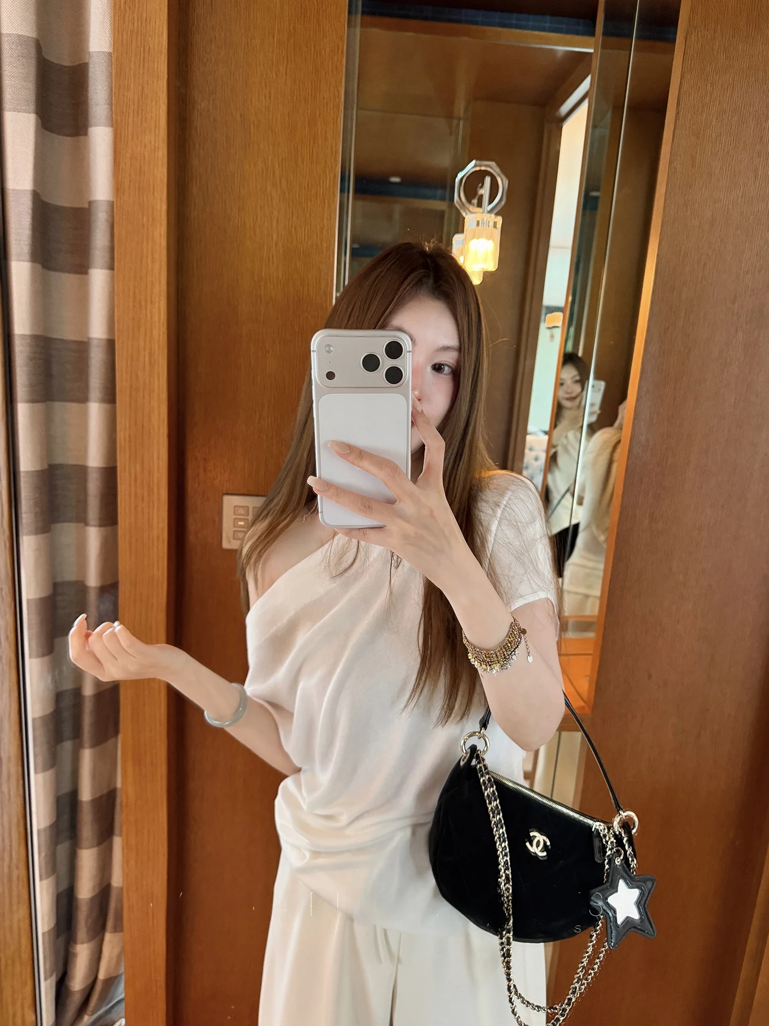 Qian Meixi Silk Lyocell Two-Way Wear Knitted Short-Sleeve Top Stylish Slimming Casual T-Shirt Comfortable Spring Fashion Ladi...
Qian Meixi Silk Lyocell Two-Way Wear Knitted Short-Sleeve Top Stylish Slimming Casual T-Shirt Comfortable Spring Fashion Ladi...