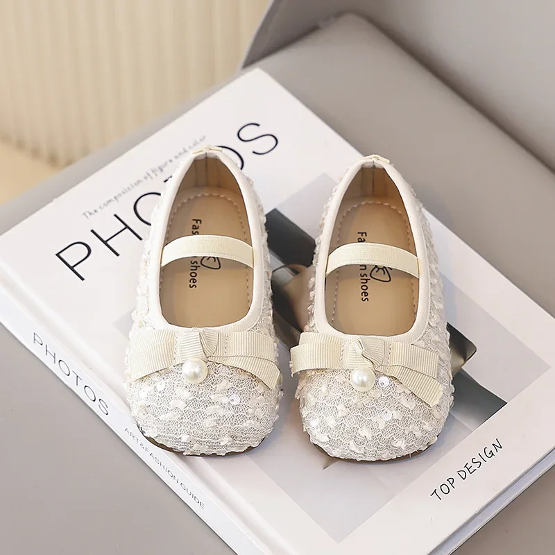 Kids Princess Shoes Soft Sole Cute Girls Dance Shoes with Shiny Sequins 2025 New Fashion Children Flat Shoes Round Toes Sweet
Kids Princess Shoes Soft Sole Cute Girls Dance Shoes with Shiny Sequins 2025 New Fashion Children Flat Shoes Round Toes Sweet