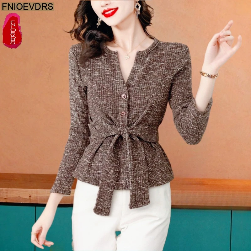 Bling Fashion French Design Tops Blouse 2026 Spring New Office Lady V Neck Lace-Up Bow Tie Button Peplum Top Basics Short Shirts
Bling Fashion French Design Tops Blouse 2026 Spring New Office Lady V Neck Lace-Up Bow Tie Button Peplum Top Basics Short Shirts