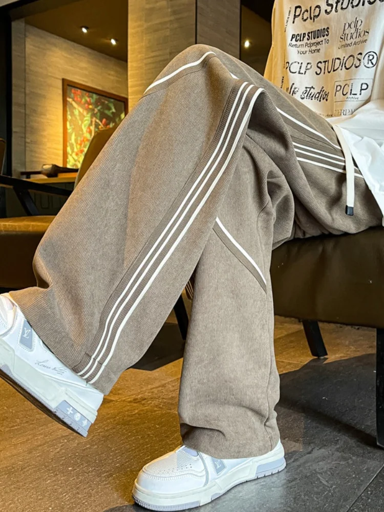 Мужские спортивные брюки свободного кроя в американском стиле, плотные, модные, брендовые, в полоску, с лоскутными вставками, прямые, широкие, повседневные
Мужские спортивные брюки свободного кроя в американском стиле, плотные, модные, брендовые, в полоску, с лоскутными вставками, прямые, широкие, повседневные