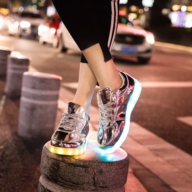 2024 New Usb Rechargeable Luminous with Lights for Women Men LED Shoes with Lighted up sole Adults lady Arrow diagram Silvery
2024 New Usb Rechargeable Luminous with Lights for Women Men LED Shoes with Lighted up sole Adults lady Arrow diagram Silvery