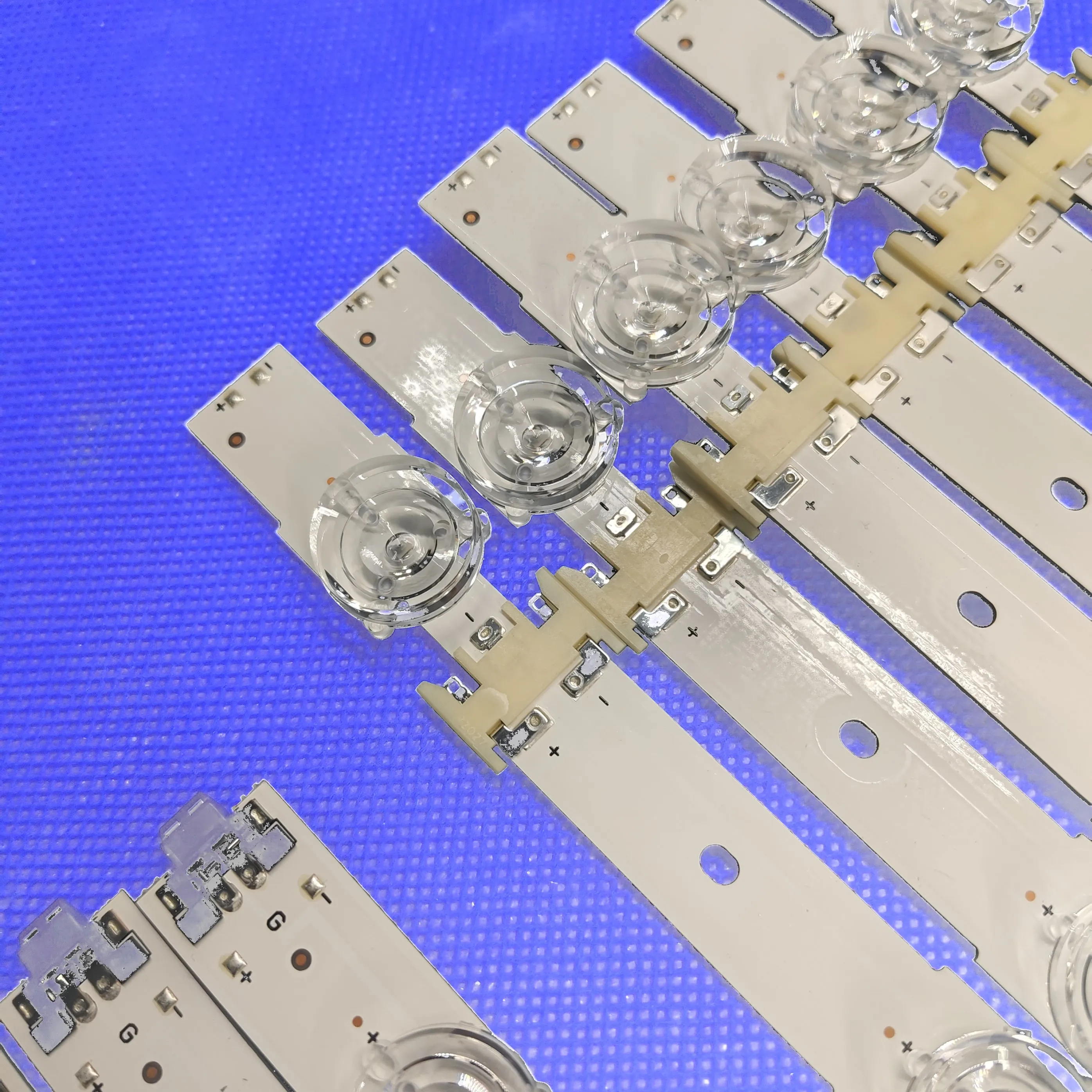 LED Strip V6DU-500DCA-R2 V6DU-500DCB-R2 LM41-00253A LM41-00254A For UE50MU7000 UE50HU6000 UE50KU6075 UE50KU6072 UE50KU6020
LED Strip V6DU-500DCA-R2 V6DU-500DCB-R2 LM41-00253A LM41-00254A For UE50MU7000 UE50HU6000 UE50KU6075 UE50KU6072 UE50KU6020