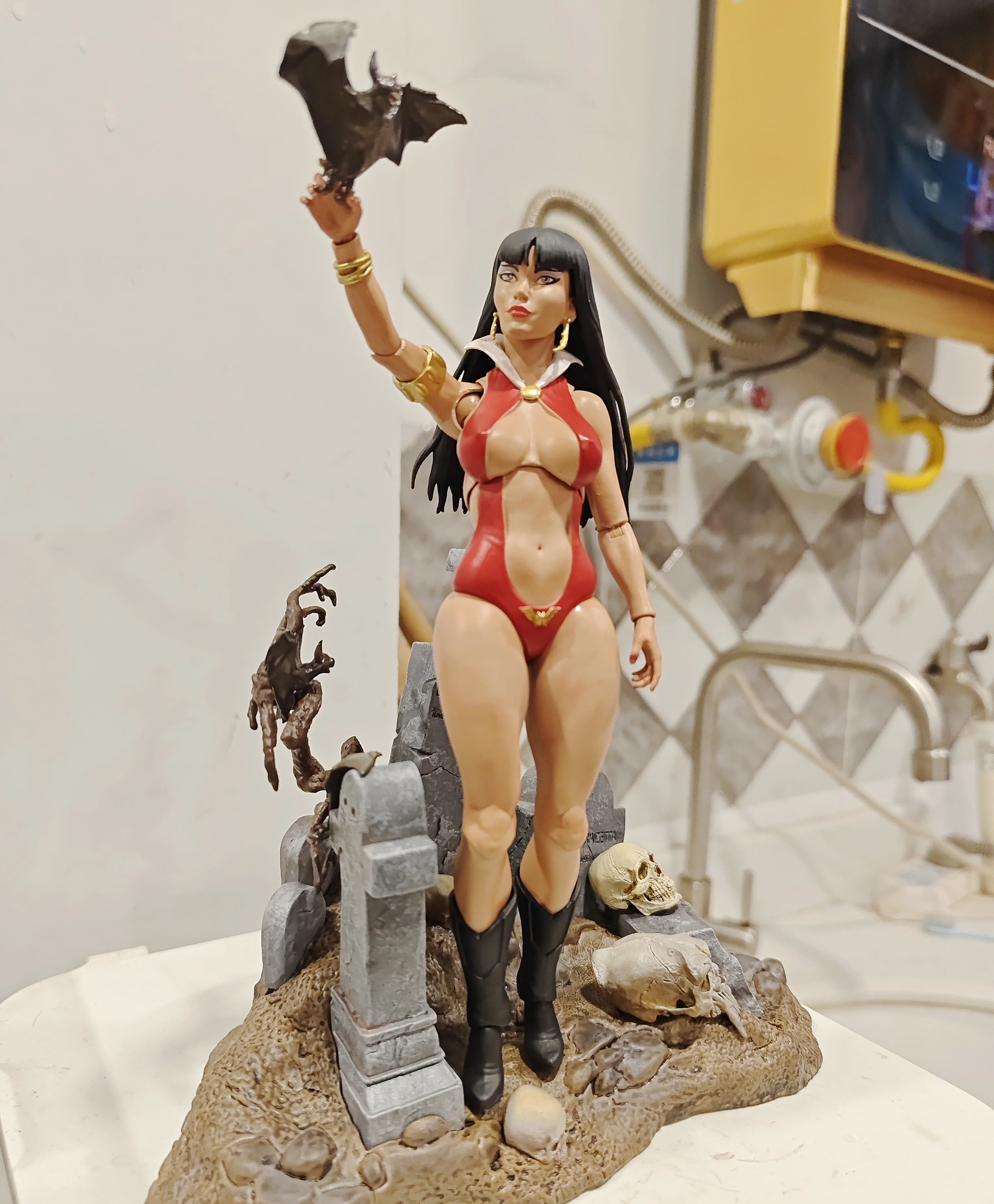 In Stock Frazetta Girls Studio Vampire Queen Vampirella 16cm Action Figure Skull Head Sculpt Replaceable Face Hair Toy Gifts
In Stock Frazetta Girls Studio Vampire Queen Vampirella 16cm Action Figure Skull Head Sculpt Replaceable Face Hair Toy Gifts