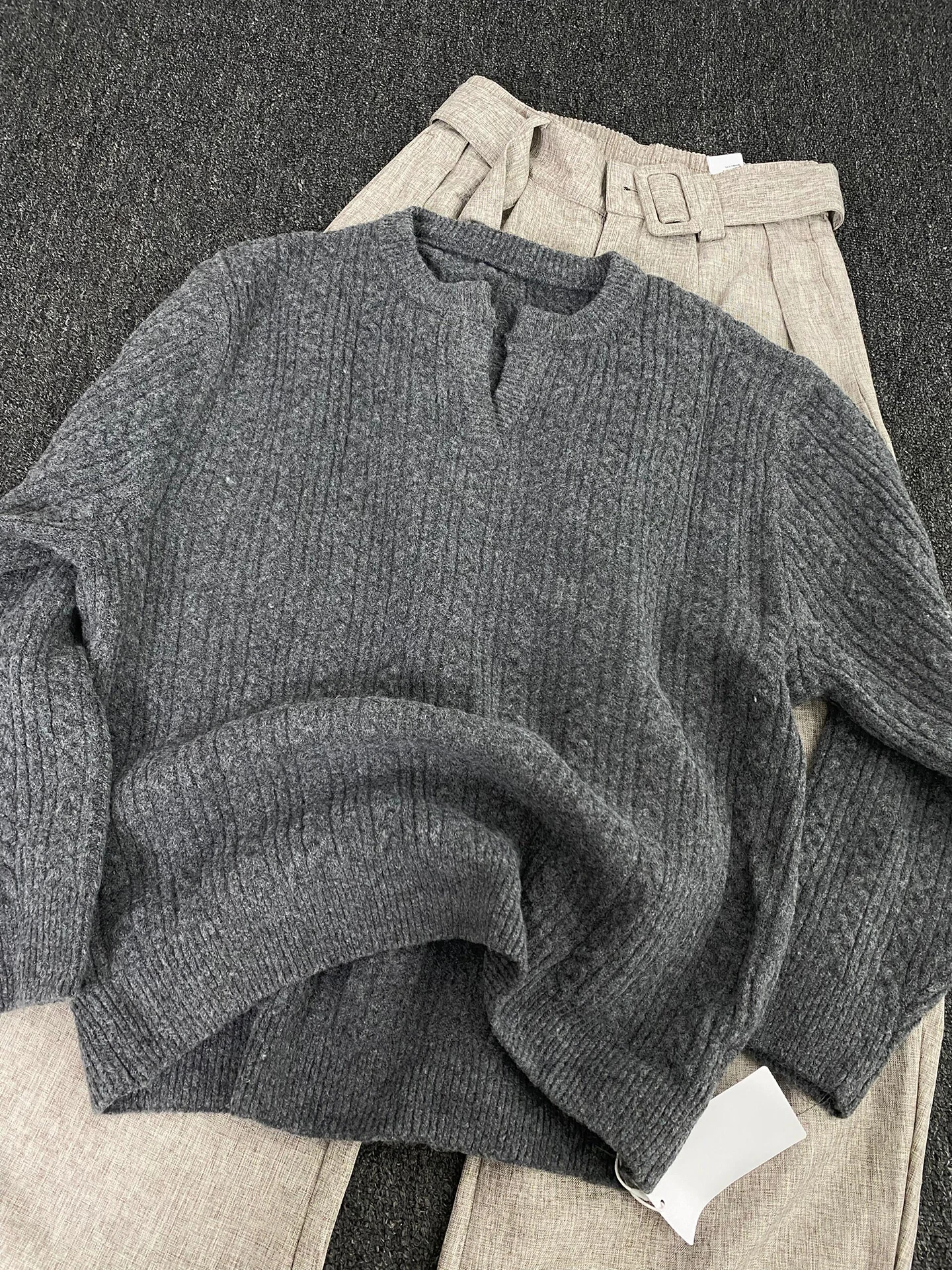 ay Wheat Spike Pattern V-Ne Knitwear Men's Sle Autumn High-End Lazy Sle Inner Wear Base irt Loose Fit Warmth
ay Wheat Spike Pattern V-Ne Knitwear Men's Sle Autumn High-End Lazy Sle Inner Wear Base irt Loose Fit Warmth