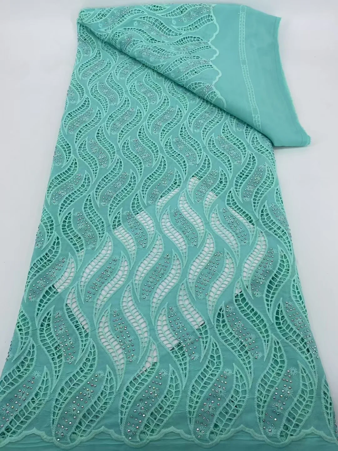 Французская сетчатая кружевная ткань из молочного шелка, новейшая африканская тюлевая шифоновая кружевная ткань 2026 года, 5 ярдов для свадебных и праздничных платьев в Нигерии
Французская сетчатая кружевная ткань из молочного шелка, новейшая африканская тюлевая шифоновая кружевная ткань 2026 года, 5 ярдов для свадебных и праздничных платьев в Нигерии