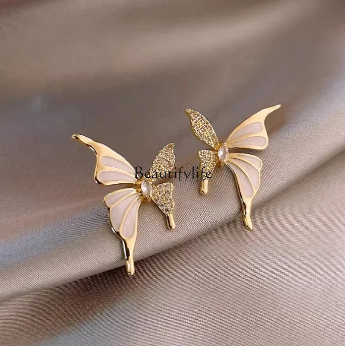 Fashion and elegant light luxury oil drop butterfly stud earrings niche zircon super fairy temperament earrings
Fashion and elegant light luxury oil drop butterfly stud earrings niche zircon super fairy temperament earrings