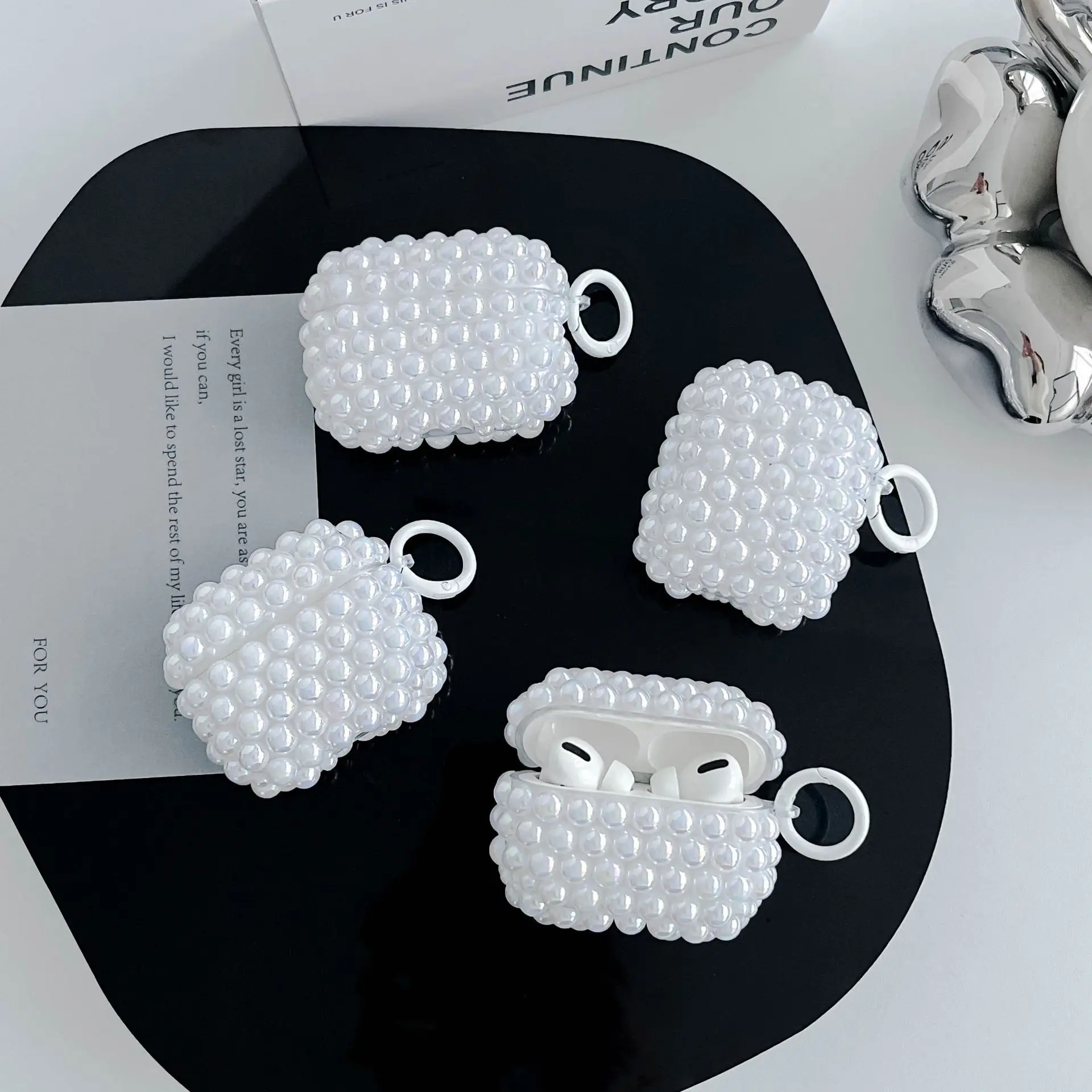 Elegant White Pearl Case Bling Shiny TPU Protective Cover with Keyring for AirPods 4 Pro 3 2 1 Cute Girl's Earphone Accessory
Elegant White Pearl Case Bling Shiny TPU Protective Cover with Keyring for AirPods 4 Pro 3 2 1 Cute Girl's Earphone Accessory