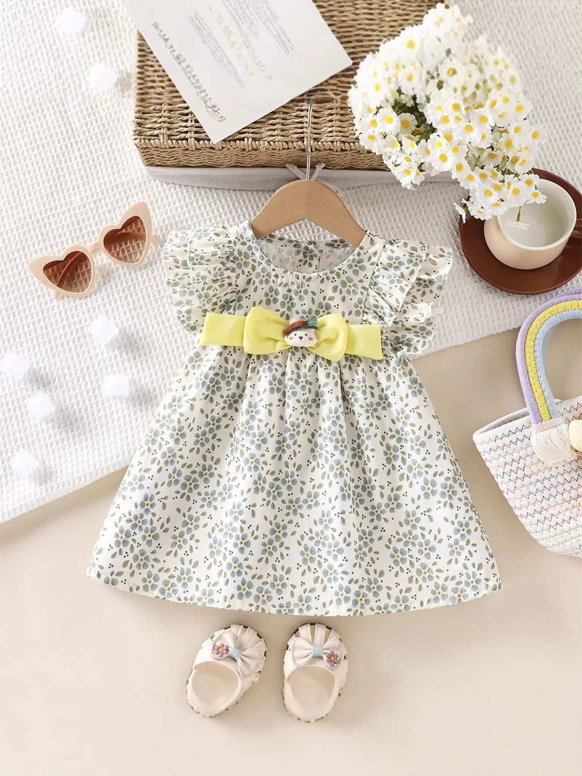 Летнее платье для девочек 2026 года, 12 месяцев - 5 лет, с цветочным принтом, 3D-бантом и мультяшным ремнем-куклой, с рукавами-крылышками
Летнее платье для девочек 2026 года, 12 месяцев - 5 лет, с цветочным принтом, 3D-бантом и мультяшным ремнем-куклой, с рукавами-крылышками