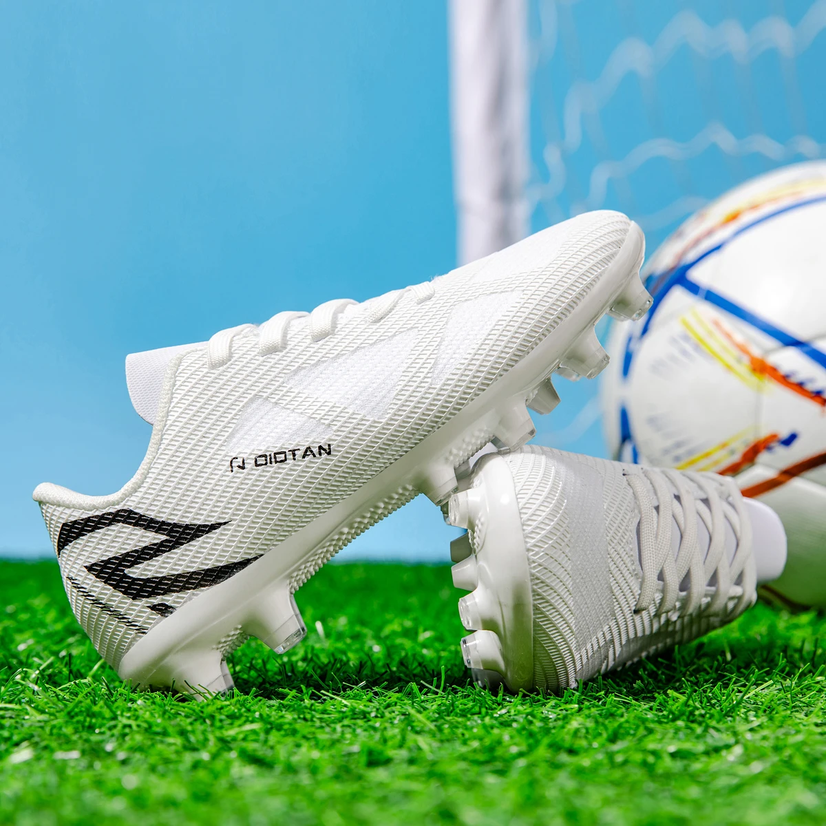 Three-color optional football shoes with TF studs and FG long studs, suitable for both men and women in a low-top style.football
Three-color optional football shoes with TF studs and FG long studs, suitable for both men and women in a low-top style.football