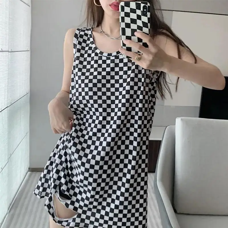 Plaid Hole Loose Tanks Summer New Sleeveless O-neck Plus Size All-match Trend Tops Tees Street Casual Fashion Women Clothing
Plaid Hole Loose Tanks Summer New Sleeveless O-neck Plus Size All-match Trend Tops Tees Street Casual Fashion Women Clothing