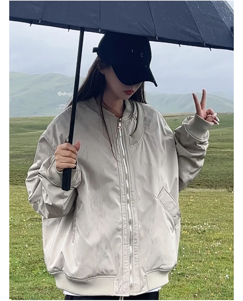 Бейсбольные куртки красно-черные женские весенние в стиле Wild-Boho, винтажные, с погонами, с воротником, диагонального кроя, из кашемира, нишевые, ретро
Бейсбольные куртки красно-черные женские весенние в стиле Wild-Boho, винтажные, с погонами, с воротником, диагонального кроя, из кашемира, нишевые, ретро