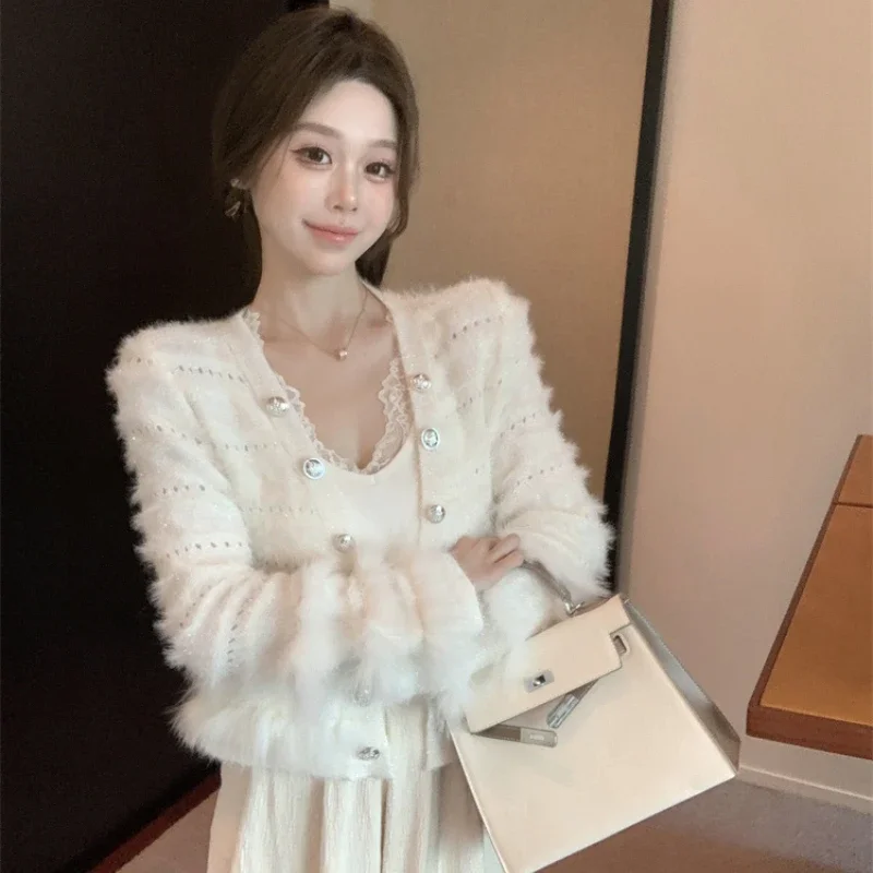 White Faux Fur Patchwork Fashion Short Sweater Women Fall Winter Long Sleeve V Neck Cardigan Jumper Sweet Fuzzy Loose Casual Top
White Faux Fur Patchwork Fashion Short Sweater Women Fall Winter Long Sleeve V Neck Cardigan Jumper Sweet Fuzzy Loose Casual Top