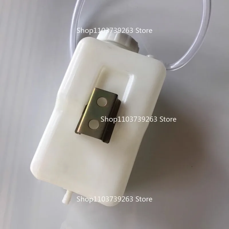 Suitable for XCMG Excavator Auxiliary Water Tank XE55D 60 65DA 75D 80 85 Water Tank Antifreeze Small Kettle Storage Liquid
Suitable for XCMG Excavator Auxiliary Water Tank XE55D 60 65DA 75D 80 85 Water Tank Antifreeze Small Kettle Storage Liquid