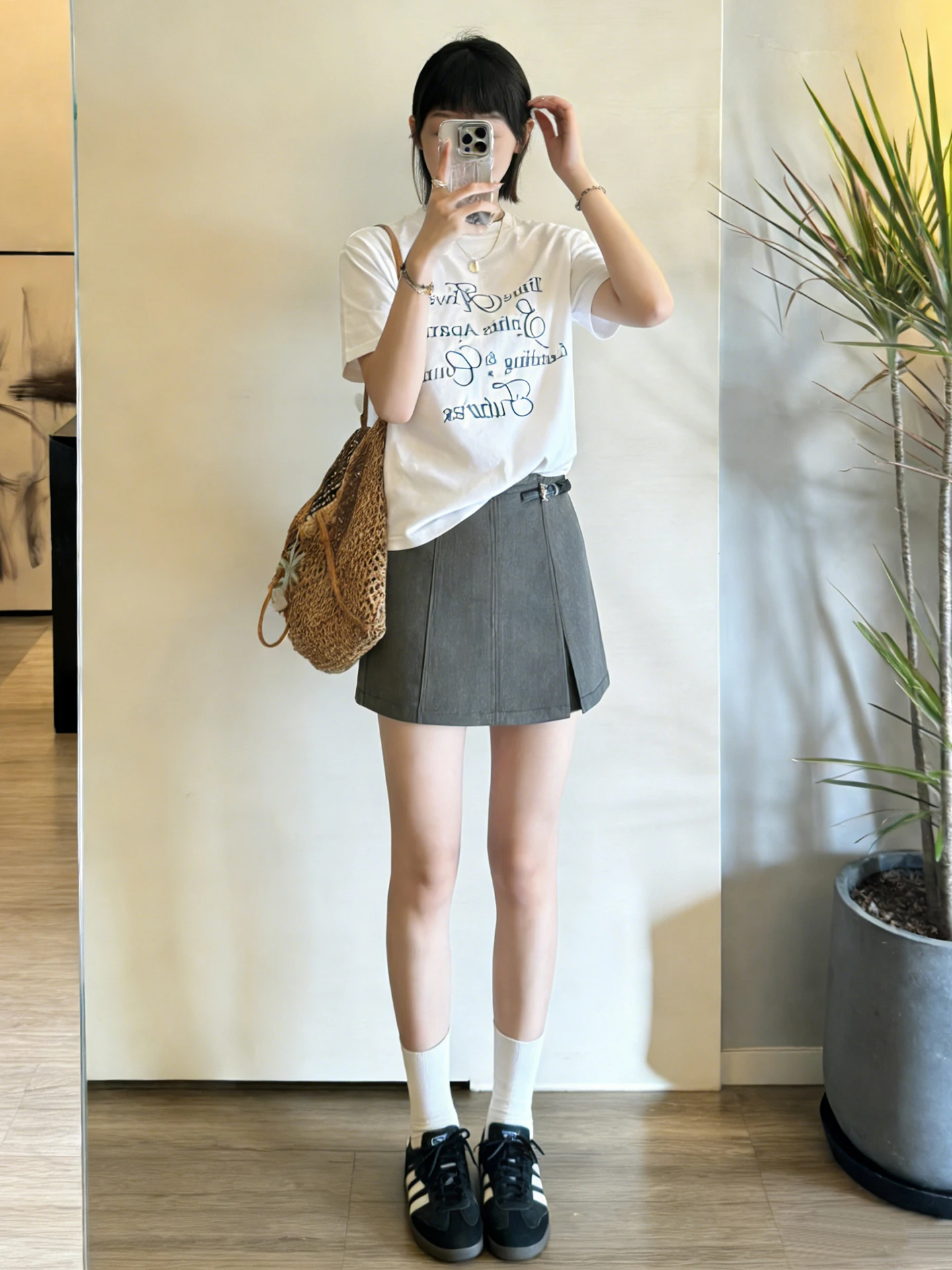 Новая летняя юбка-шорты с высокой талией для женщин, с защитой от просвечивания, А-силуэт, утягивающая, маленький размер
Новая летняя юбка-шорты с высокой талией для женщин, с защитой от просвечивания, А-силуэт, утягивающая, маленький размер