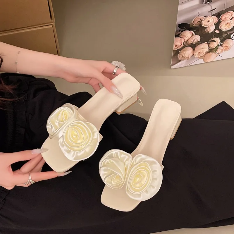 Designer Slippers for Women Fashion Flower Decoration Slipper Summer New Women Slippers Square Head Flat Sandals Sandalias Mujer
Designer Slippers for Women Fashion Flower Decoration Slipper Summer New Women Slippers Square Head Flat Sandals Sandalias Mujer
