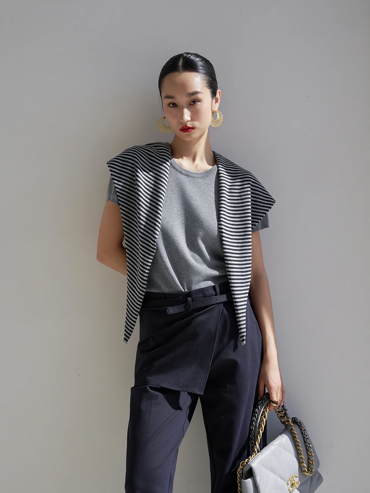 LemonChen Spring Summer Silk Wool Knitted Stripe round Ne ort Sve T-irt Stand Fit Casual Sle Ladies Faion
LemonChen Spring Summer Silk Wool Knitted Stripe round Ne ort Sve T-irt Stand Fit Casual Sle Ladies Faion