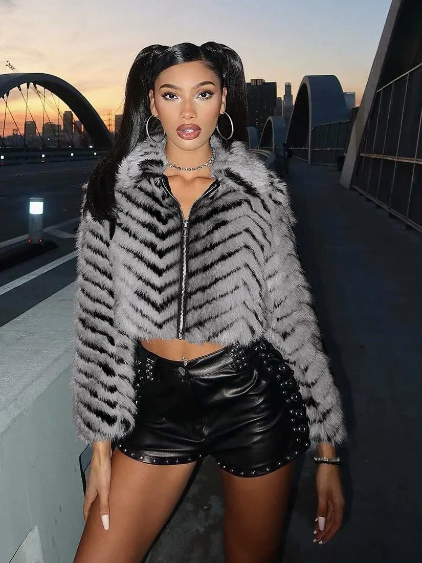 Zipper Fur And Leather Inteated Jaet Thiened Long Sve ort Coat Sle for Women Autumn Season Faion Outerwear
Zipper Fur And Leather Inteated Jaet Thiened Long Sve ort Coat Sle for Women Autumn Season Faion Outerwear