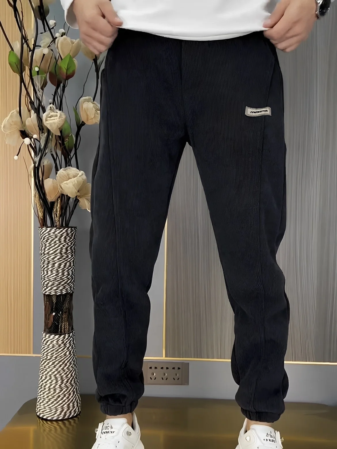 Мужские повседневные брюки свободного кроя с манжетами, осенне-зимние, новые, модные, простого дизайна, универсальные, длинные, для мужчин среднего возраста
Мужские повседневные брюки свободного кроя с манжетами, осенне-зимние, новые, модные, простого дизайна, универсальные, длинные, для мужчин среднего возраста