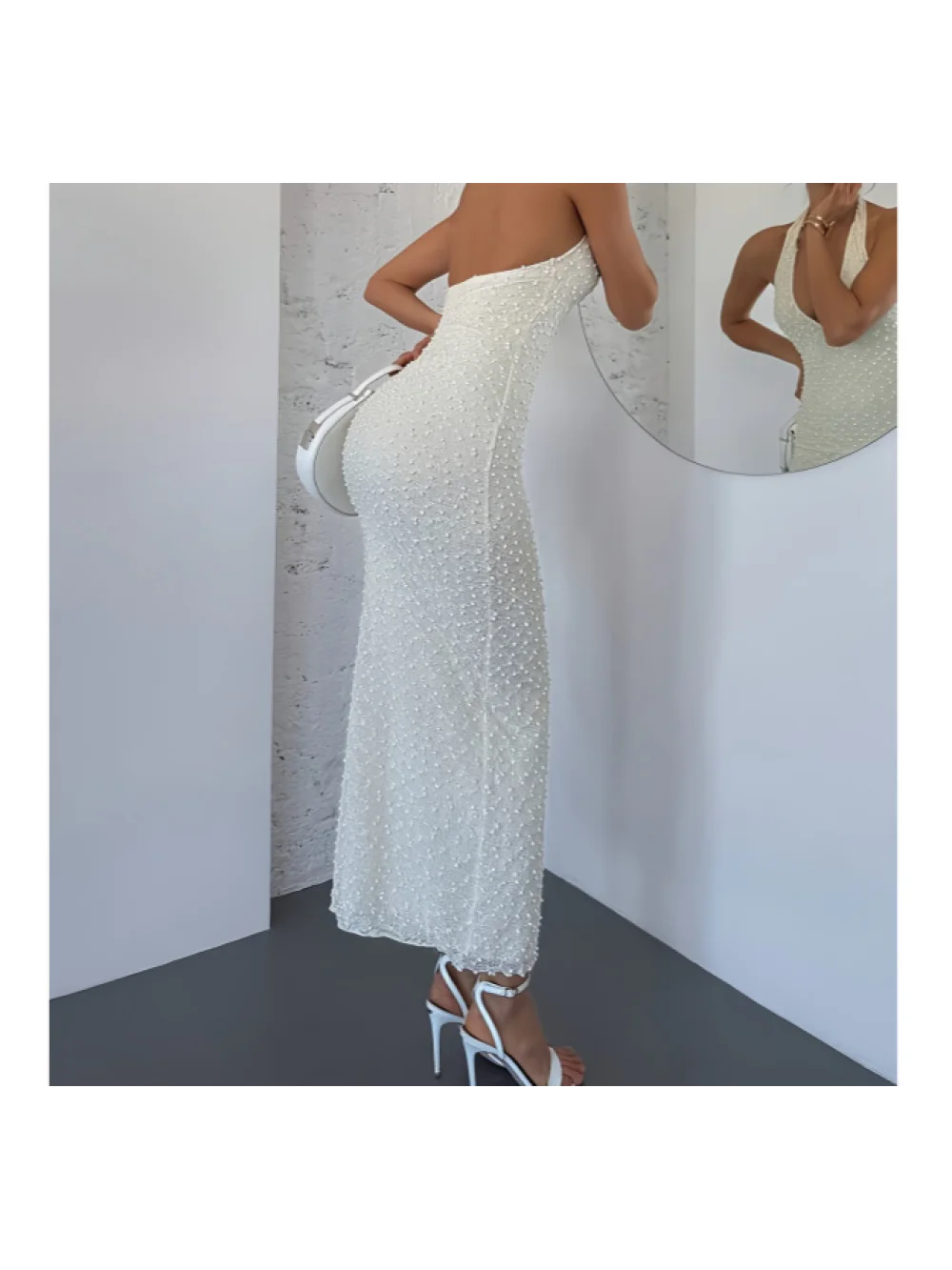 2026 new summer French white hanging neck V-neck long dress with exposed back, spicy girl looks slim, vacation date casual dress
2026 new summer French white hanging neck V-neck long dress with exposed back, spicy girl looks slim, vacation date casual dress