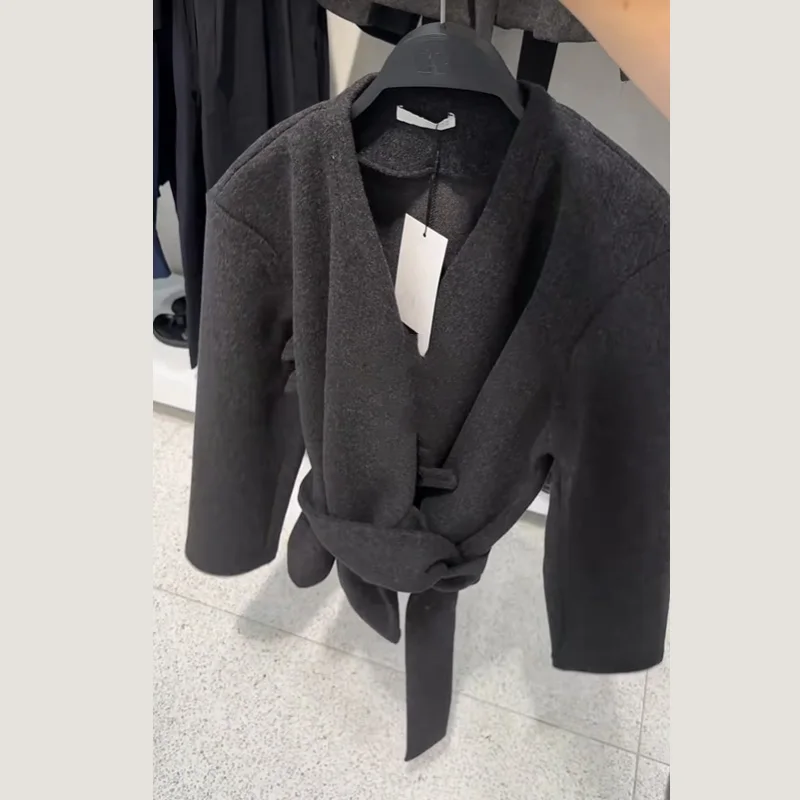 Women's Casual V-neck Jacket With Belt Elegant Loose Solid Long Sleeve Lace Up Simple Style Coats 2025 Autumn Female Outerwears
Women's Casual V-neck Jacket With Belt Elegant Loose Solid Long Sleeve Lace Up Simple Style Coats 2025 Autumn Female Outerwears