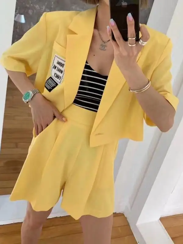 Loose Fit Letter Print Suit Jacket Women's Set High Waist Pleated Wide Leg Shorts Trendy Button up Short Length Fashion Set
Loose Fit Letter Print Suit Jacket Women's Set High Waist Pleated Wide Leg Shorts Trendy Button up Short Length Fashion Set