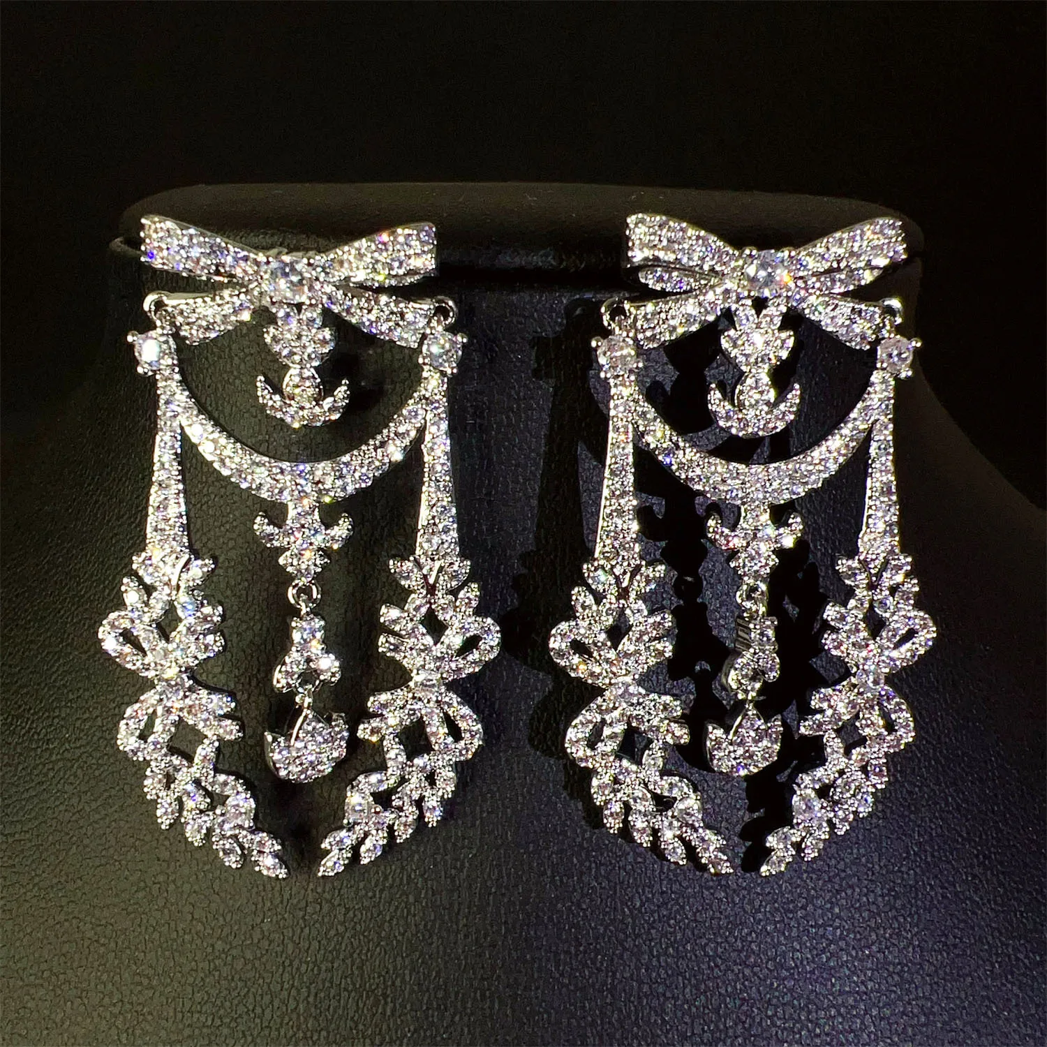 Sparkling cubic zirconia Chandelier dangle Earrings for women Heavy Crafted Luxury Statement earrings Wedding Evening Party
Sparkling cubic zirconia Chandelier dangle Earrings for women Heavy Crafted Luxury Statement earrings Wedding Evening Party