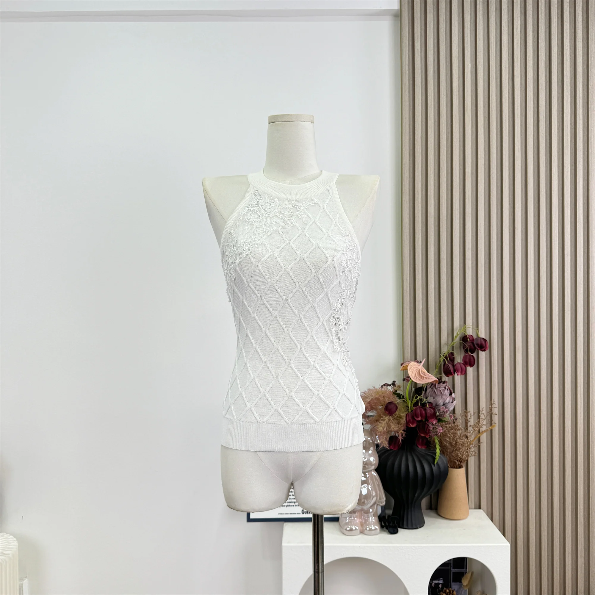 Новая летняя женская трикотажная майка Slim Fit с кружевными вставками и сетчатым узором, без рукавов, в стиле Casual, модель F961
Новая летняя женская трикотажная майка Slim Fit с кружевными вставками и сетчатым узором, без рукавов, в стиле Casual, модель F961