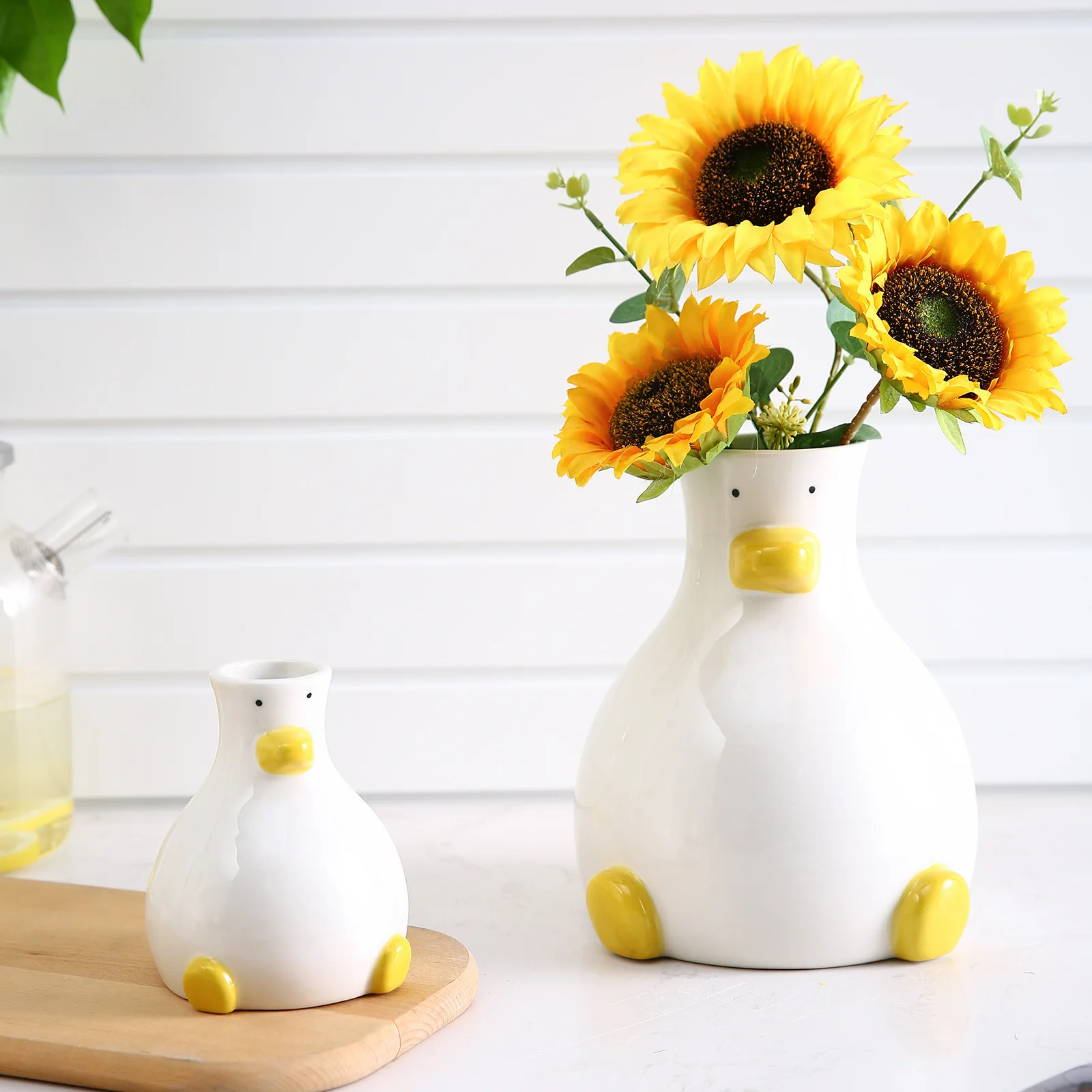 Creative Cartoon Ceramic Vase Cute Duck Flower Arrangement Hydroponic Home Decor Living Room Foyer Decoration
Creative Cartoon Ceramic Vase Cute Duck Flower Arrangement Hydroponic Home Decor Living Room Foyer Decoration