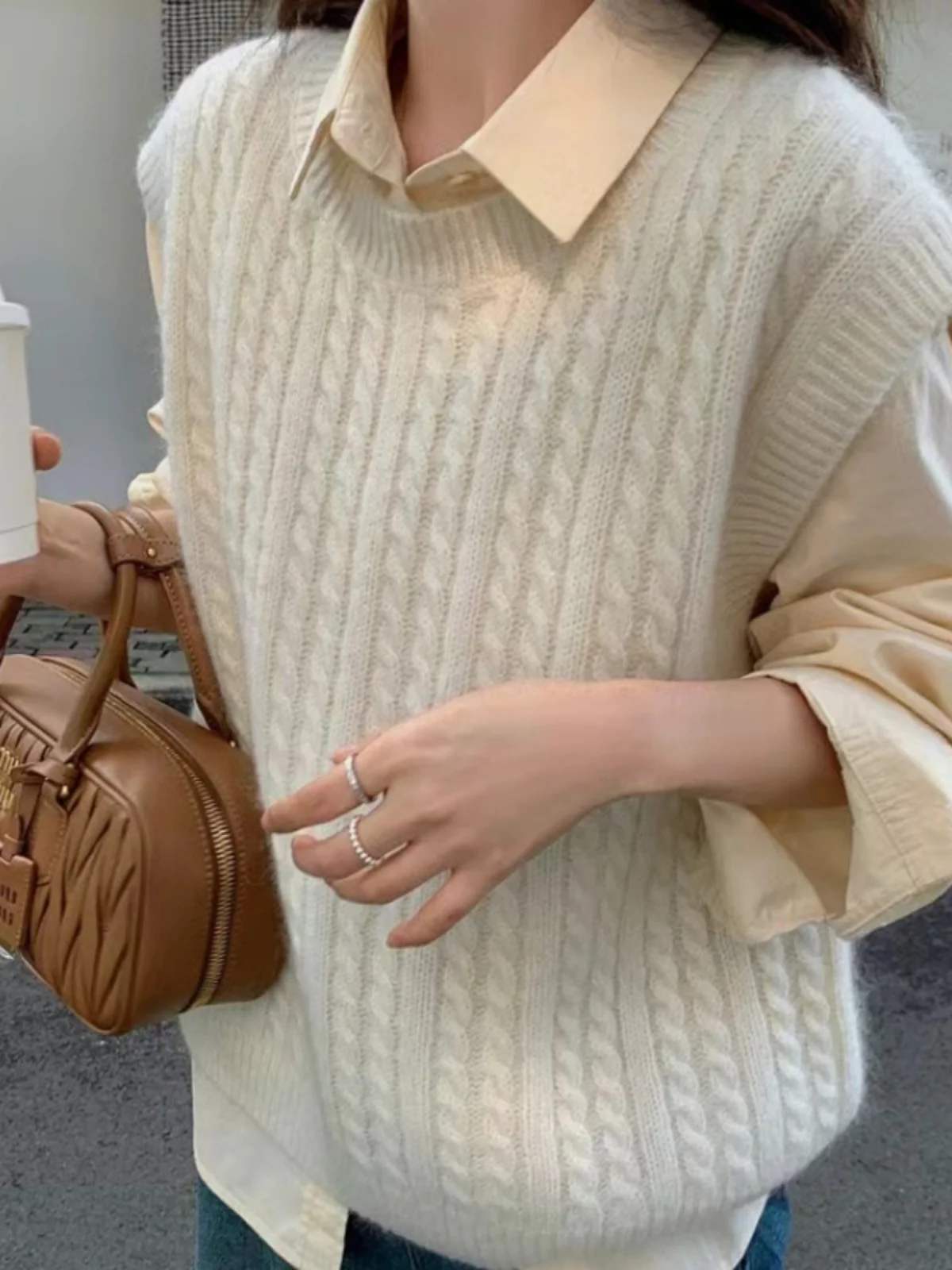 Thi Knitted 00 Wool Women's Vest Simple Elegance Loose Twist Bal Spring Autumn oulder Sweater Layering Faion
Thi Knitted 00 Wool Women's Vest Simple Elegance Loose Twist Bal Spring Autumn oulder Sweater Layering Faion