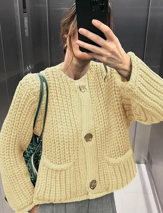 Women's New Autumn Winter Short Round Neck Knitted Cardigan with Metallic Buttons
Women's New Autumn Winter Short Round Neck Knitted Cardigan with Metallic Buttons