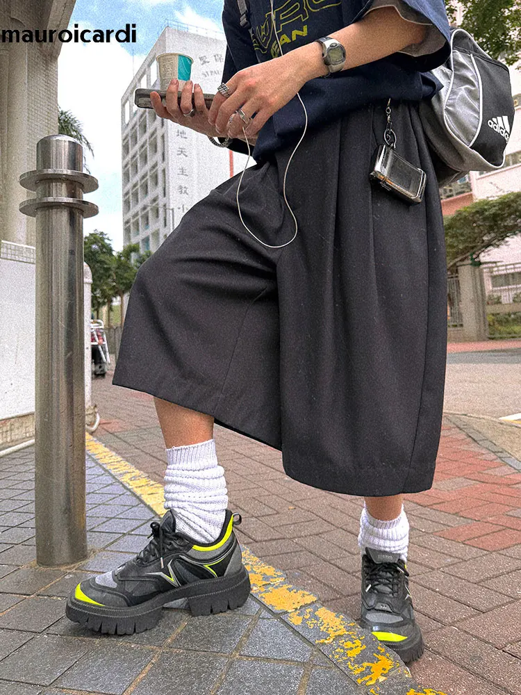 Mauroicardi Spring Summer Baggy Casual Dark Grey Wide Leg Shorts for Men Drawstring Waist Loose Luxury Designer Clothes 2026
Mauroicardi Spring Summer Baggy Casual Dark Grey Wide Leg Shorts for Men Drawstring Waist Loose Luxury Designer Clothes 2026