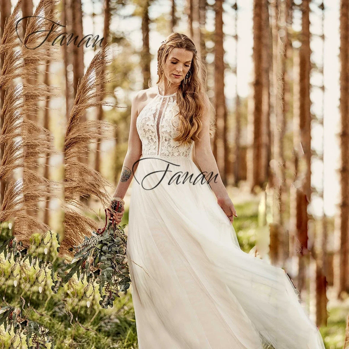 Bohemia Halter Neck Wedding Dresses Floor Length Sleeveless Lace Appliques Bride Dress Chiffon Cut Out Backless Gown
Bohemia Halter Neck Wedding Dresses Floor Length Sleeveless Lace Appliques Bride Dress Chiffon Cut Out Backless Gown