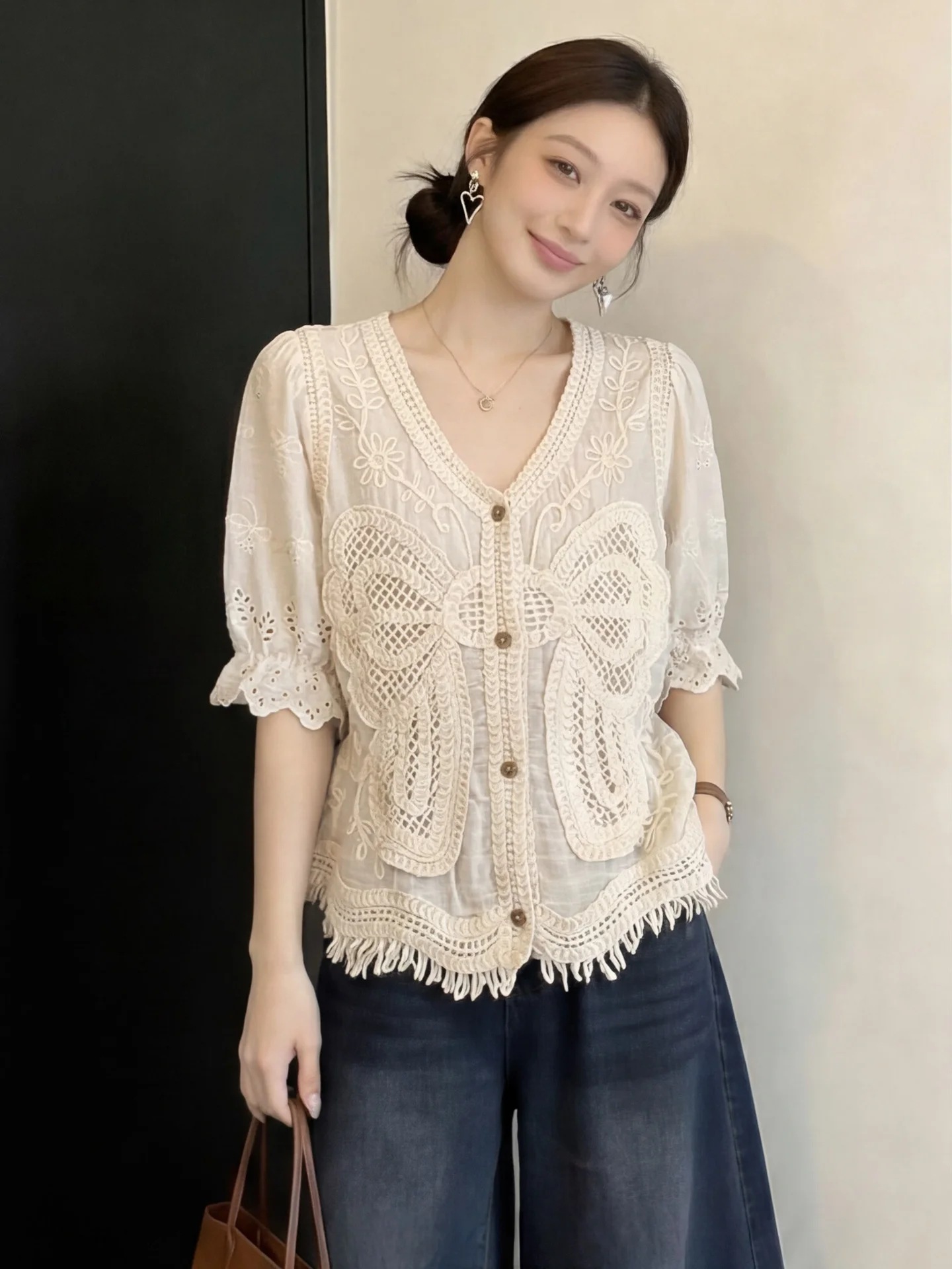 Women's Knitted Short Sleeve Shirt Lace Hollow out Tassel Summer New Style Luxury Youthful Top Versatile Style No Pocket Design
Women's Knitted Short Sleeve Shirt Lace Hollow out Tassel Summer New Style Luxury Youthful Top Versatile Style No Pocket Design
