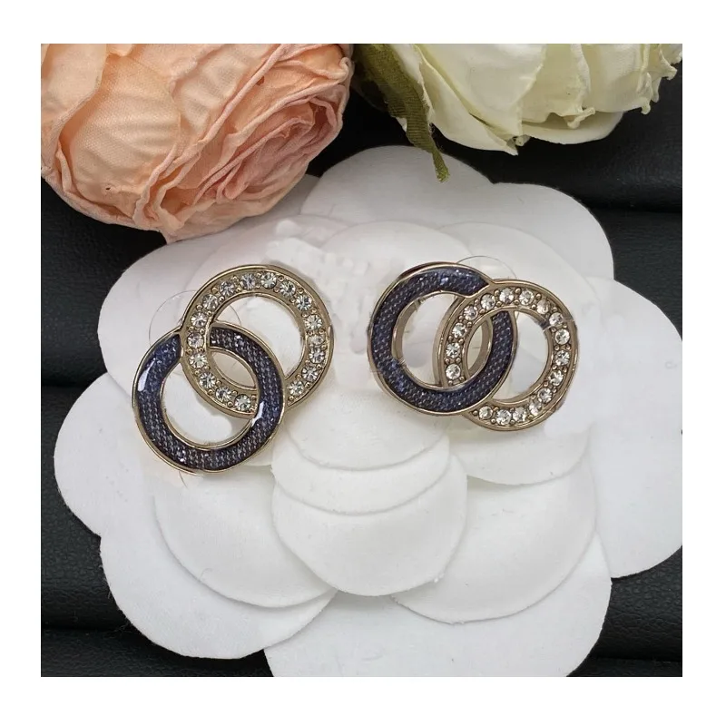 Small New Half-diamond Double Stud Earrings Classic Fashion High Sense Light Luxury Women's Jewelry Retro Earrings
Small New Half-diamond Double Stud Earrings Classic Fashion High Sense Light Luxury Women's Jewelry Retro Earrings